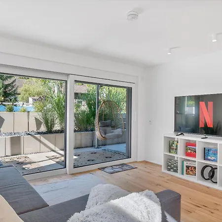 Apartment Neu: Stylische Mit netflix Und Workspace