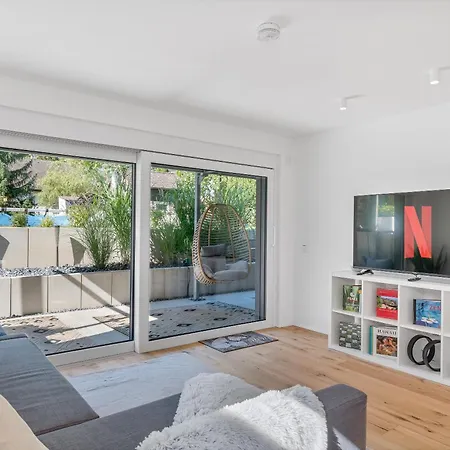 Apartman Neu: Stylische Mit netflix Und Workspace