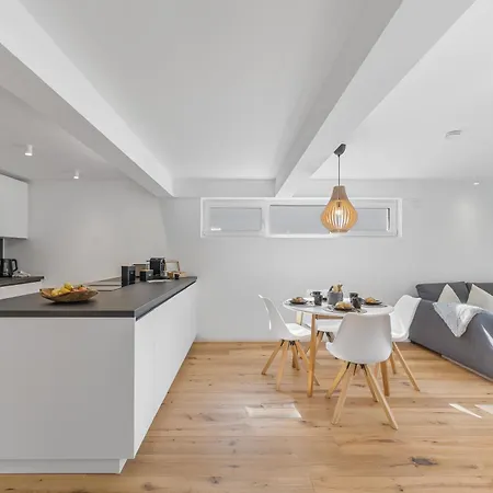Design Mit Terrasse Und Parkplatz In * Boeblingen