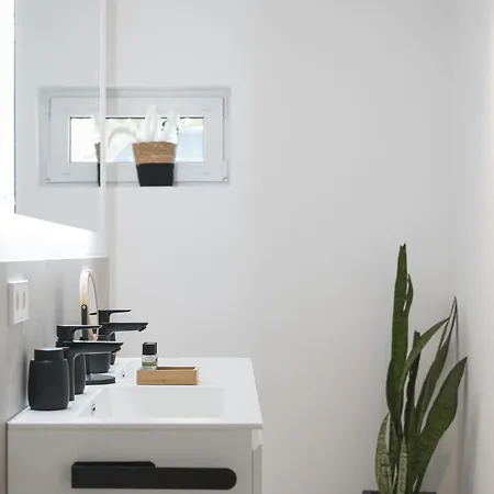Apartment Neu: Stylische Mit netflix Und Workspace